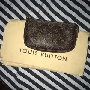 LOUIS VUITTON VINTAGE COSMETIC BAG (AUTHENTIC)